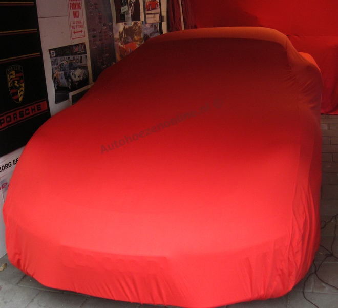 autohoes binnen rood